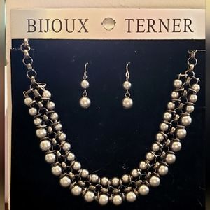 Bijoux Turner double linked necklace and drop earring set. S3bt